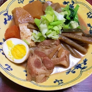 味噌味の豚の角煮with野菜と豆腐とゆで卵。